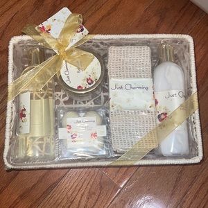 Just Charming body set